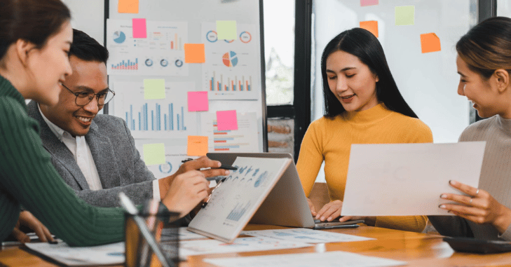 Reading business news to build commercial awareness