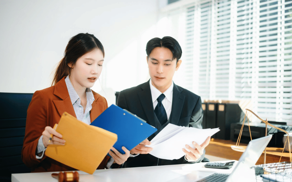 Corporate Lawyer Salary: A Complete and In-Depth Guide to Earnings, Career Growth, Job Roles, Salary Structure, Key Influencing Factors